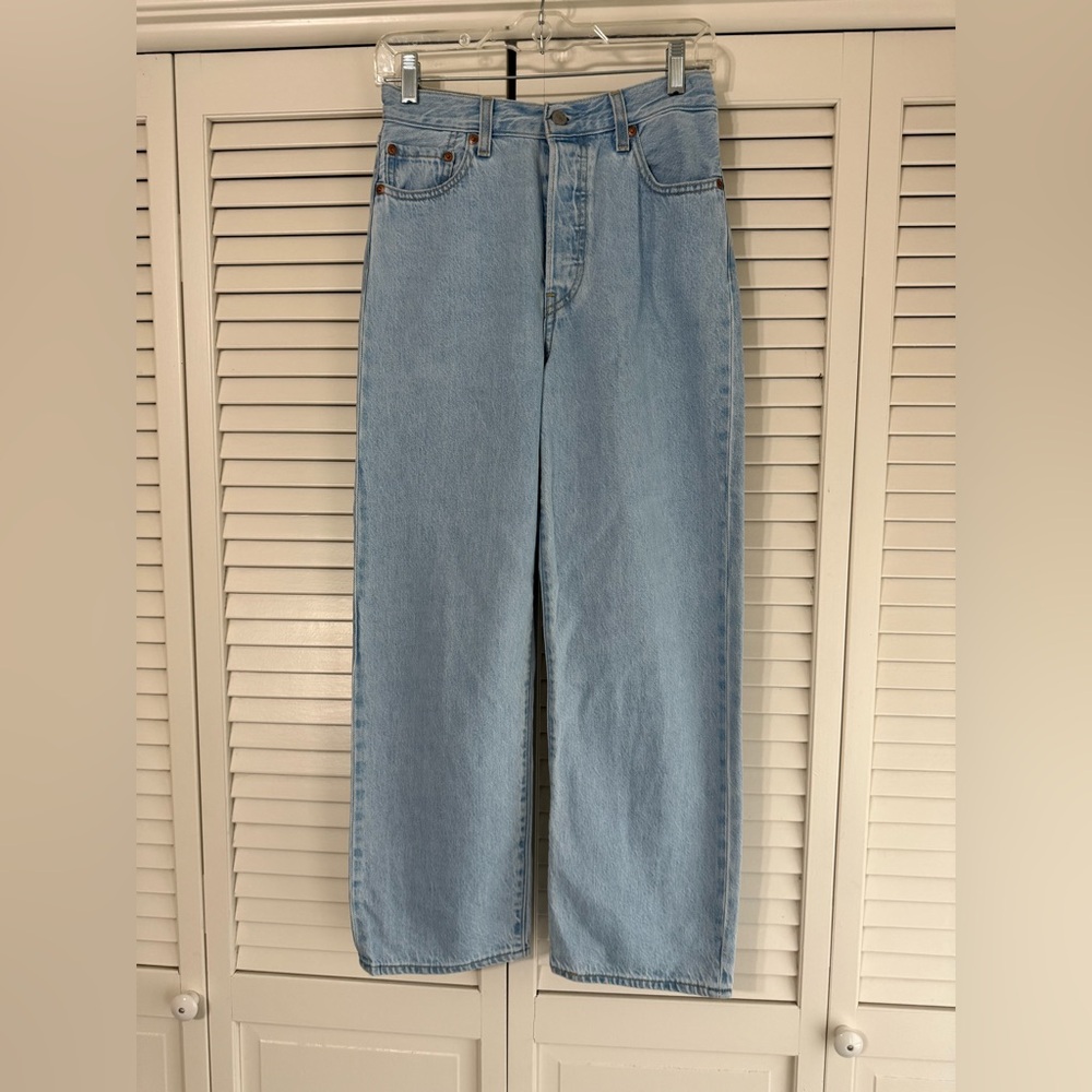 Levi's Women's Light Blue Ribcage Mother Button Fly Straight Leg Jeans